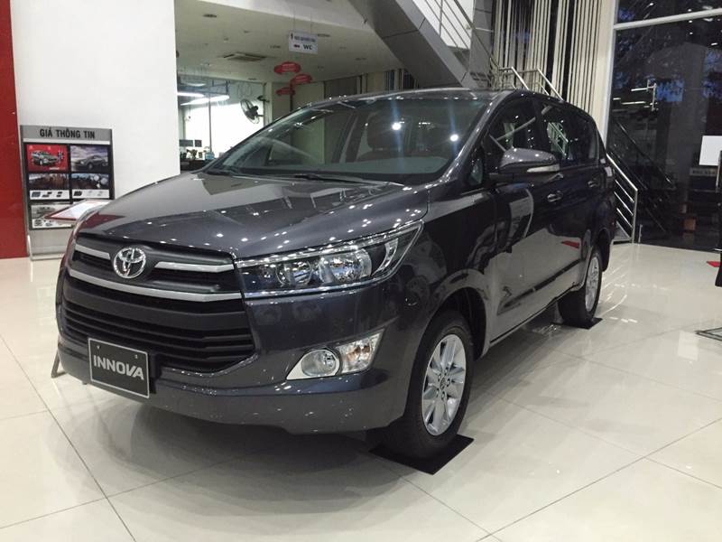 Bán ô tô Toyota Innova năm 2017, màu đỏ, xe nhập, giá tốt-9