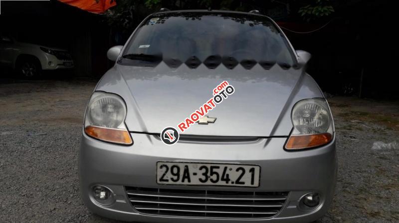 Bán Chevrolet Spark 2011, màu bạc chính chủ, giá tốt-0