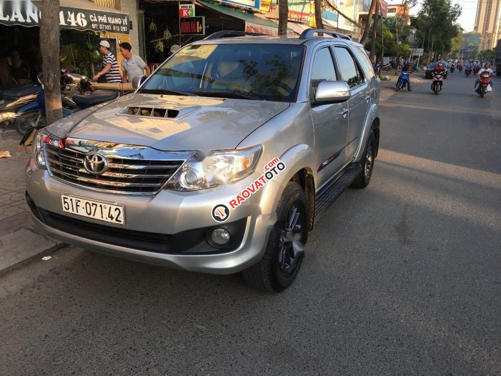 Cần bán lại xe Toyota Fortuner 2.5G đời 2015, màu bạc đã đi 40000km, 860 triệu-3