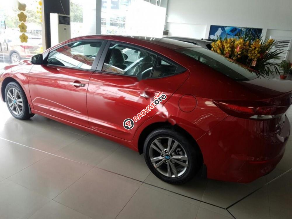 Bán xe Hyundai Elantra 1.6AT đời 2017, màu đỏ-2