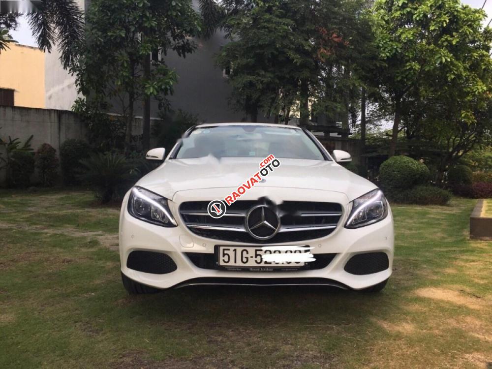 Cần bán gấp Mercedes C200 đời 2017, màu trắng-1