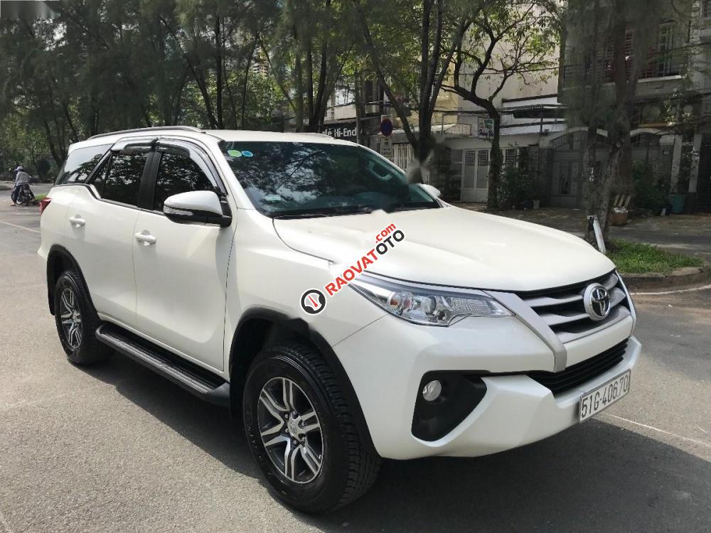 Bán ô tô Toyota Fortuner sản xuất 2017, màu trắng, nhập khẩu, xe gia đình-1