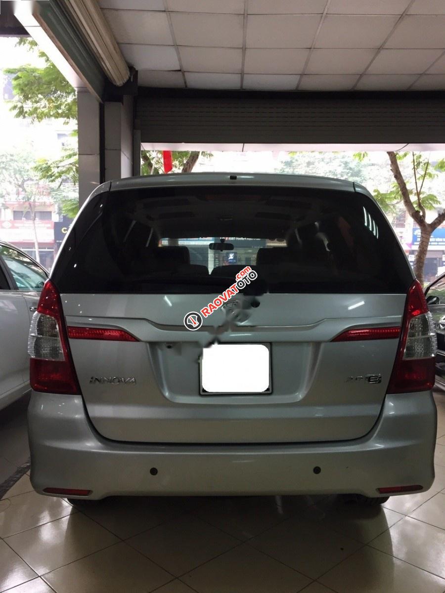 Bán Toyota Innova 2.0E đời 2014, màu bạc số sàn, 595 triệu-0