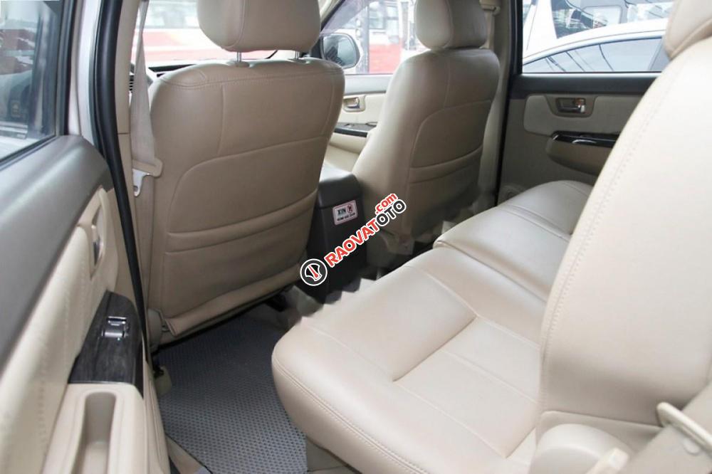 Bán Toyota Fortuner 2.7V 4x2 năm 2013, màu bạc  -5