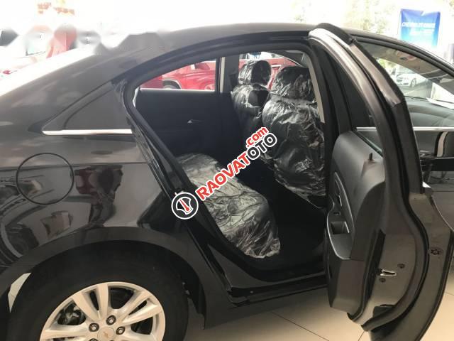 Cần bán xe Chevrolet Cruze đời 2017, màu đen, giá 589tr-1