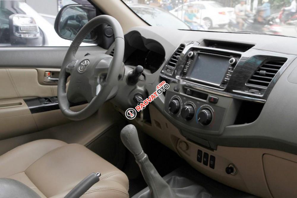 Bán Toyota Fortuner 2.7V 4x2 năm 2013, màu bạc  -6