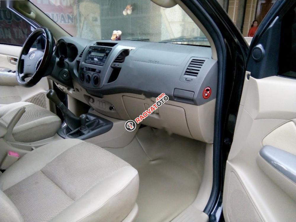 Cần bán Toyota Hilux 3.0G 4x4 MT đời 2011, màu đen, nhập khẩu chính chủ, giá tốt-0