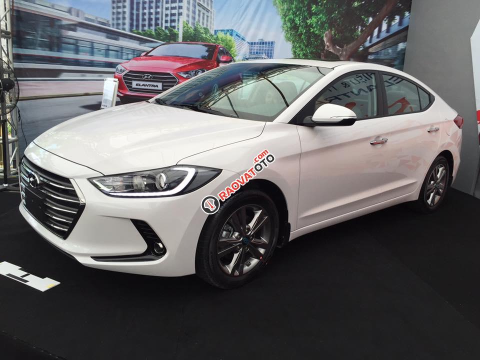 Hyundai Elantra 2018 mới, kiểu dáng sang trọng, tiện nghi được ưa chuộng nhất hiện nay-3