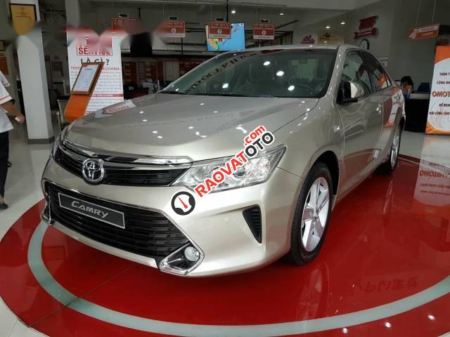 Bán Toyota Camry 2.5Q đời 2017, màu vàng-5