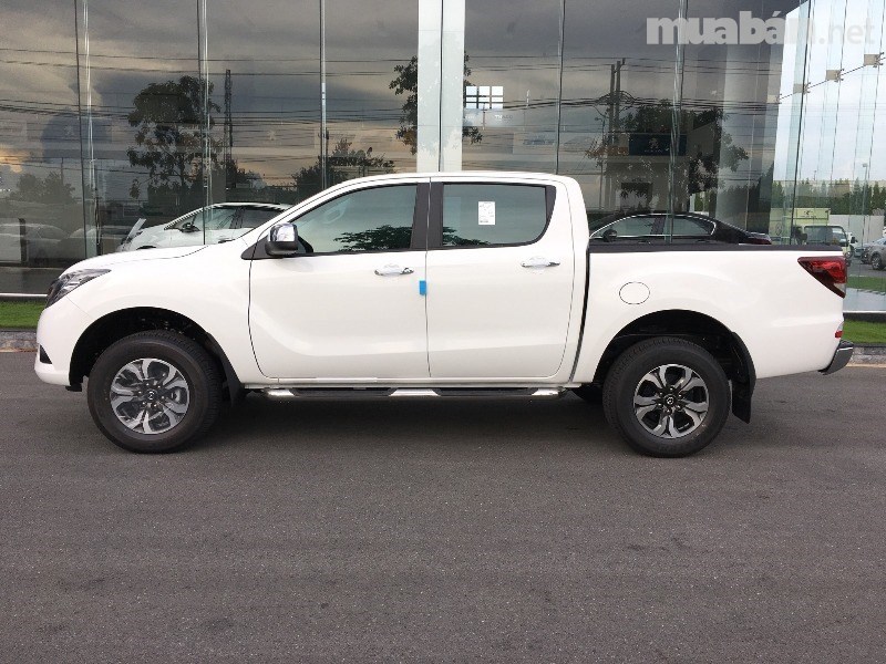 Cần bán xe Mazda BT 50 đời 2017, màu trắng, nhập khẩu nguyên chiếc-0