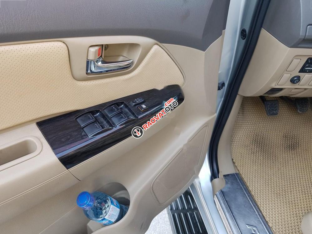 Cần bán xe Toyota Fortuner sản xuất 2012, màu bạc chính chủ-3