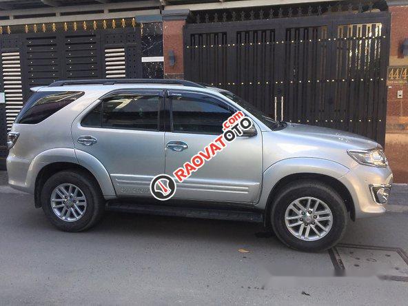 Bán Toyota Fortuner đời 2015, màu bạc-4