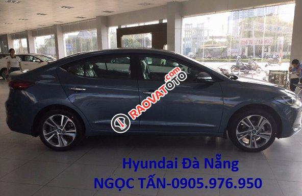 Cần bán xe Hyundai Elantra đời 2018, màu xanh lam, số sàn, liên hệ để nhận được CTKM mới nhất: 0905.976.950-2