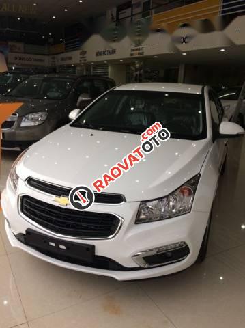 Bán Chevrolet Cruze đời 2017, màu trắng, giá tốt-0