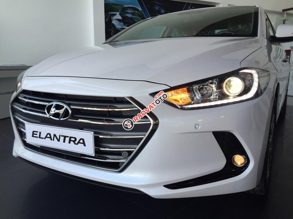 Hyundai Elantra 2018 mới, kiểu dáng sang trọng, tiện nghi được ưa chuộng nhất hiện nay-0