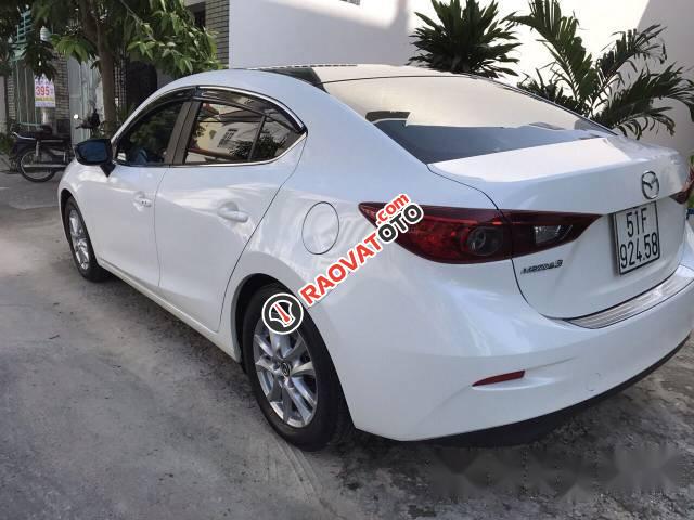 Bán Mazda 3 đời 2016, màu trắng, giá tốt-4