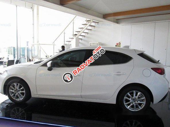 Cần bán xe Mazda 3 1.5 đời 2017, màu trắng, 680tr-3