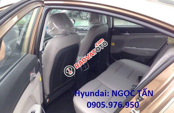 Bán xe Hyundai Elantra đời 2018 - Số tự động, màu nâu. Liên hệ: 0905.976.950-6