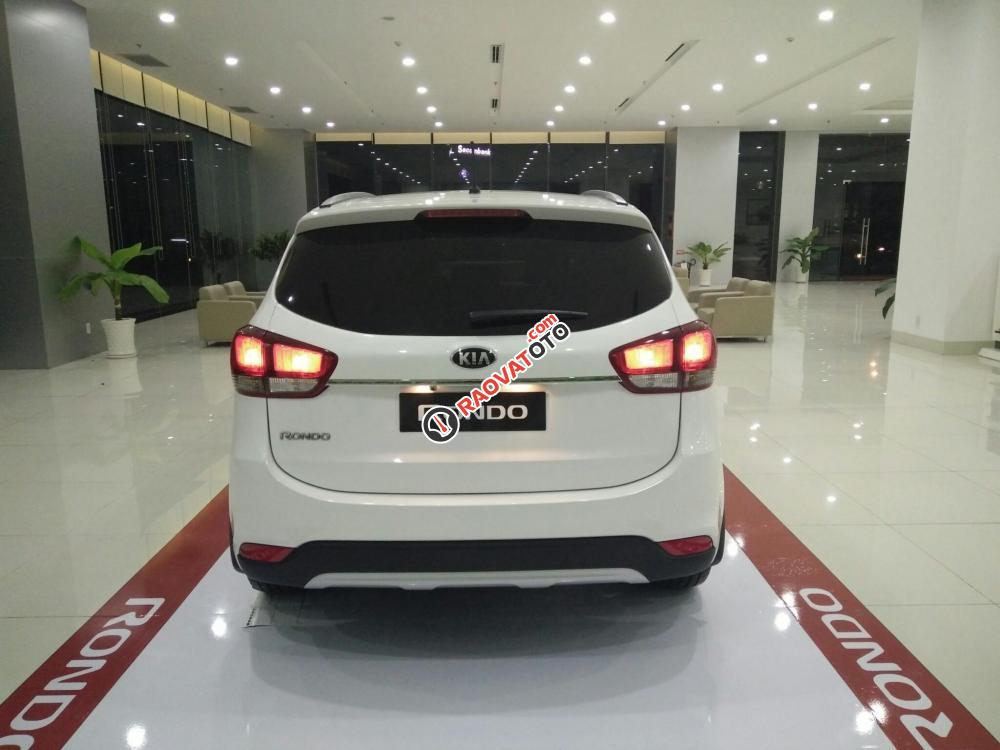 Siêu khuyến mãi cuối năm! Kia Rondo GAT 7 chỗ giá chỉ còn 679 triệu. Hotline: Tâm 0938.805.635-11