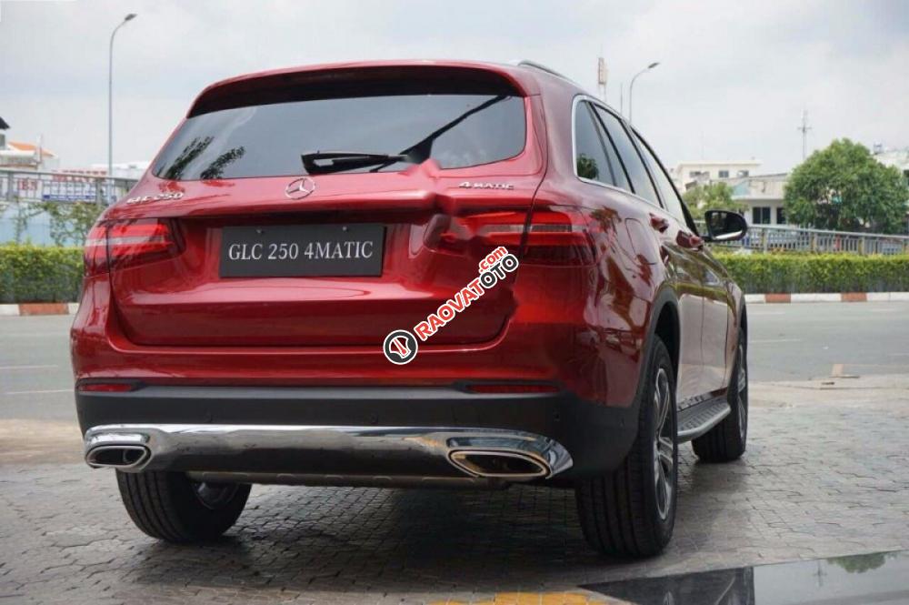 Bán Mercedes GLC 250 4Matic đời 2017, màu đỏ-9