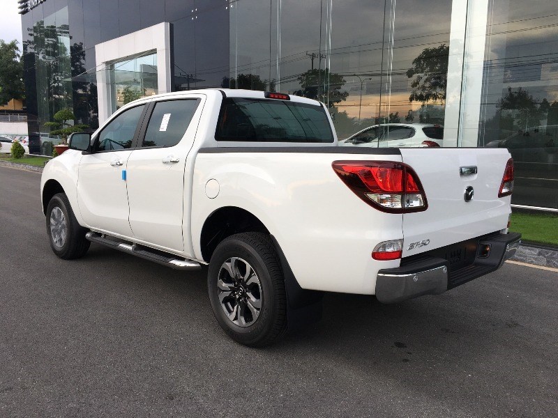 Cần bán xe Mazda BT 50 đời 2017, màu trắng, nhập khẩu nguyên chiếc-6