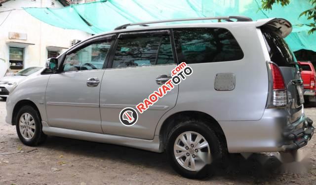 Bán xe Toyota Innova năm 2010 xe gia đình-1