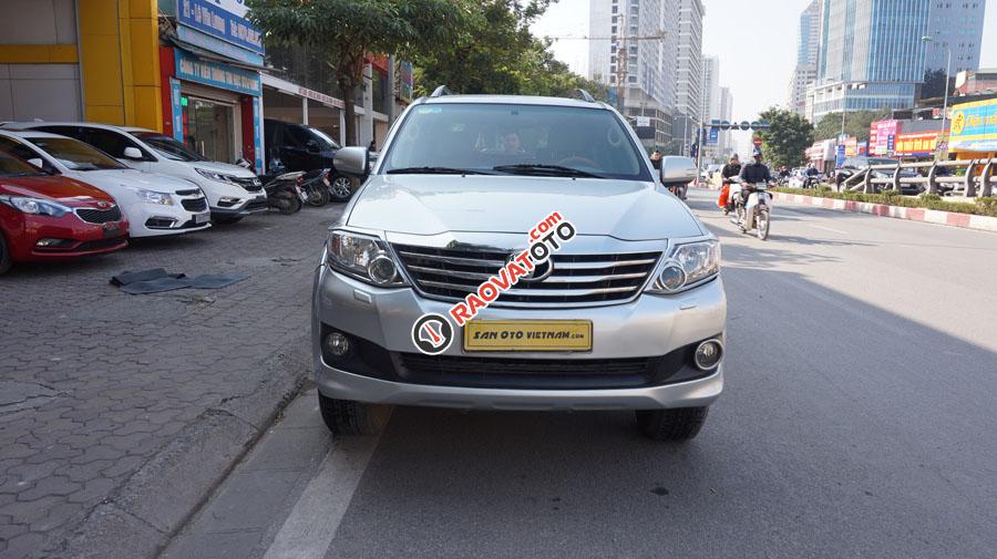 Bán Toyota Fortuner V đời 2013, màu bạc-0