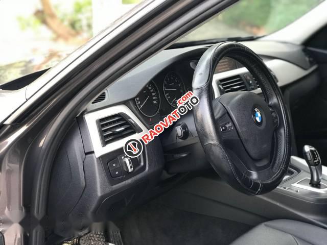 Cần bán BMW 3 Series 320i năm 2013 chính chủ, giá tốt-3