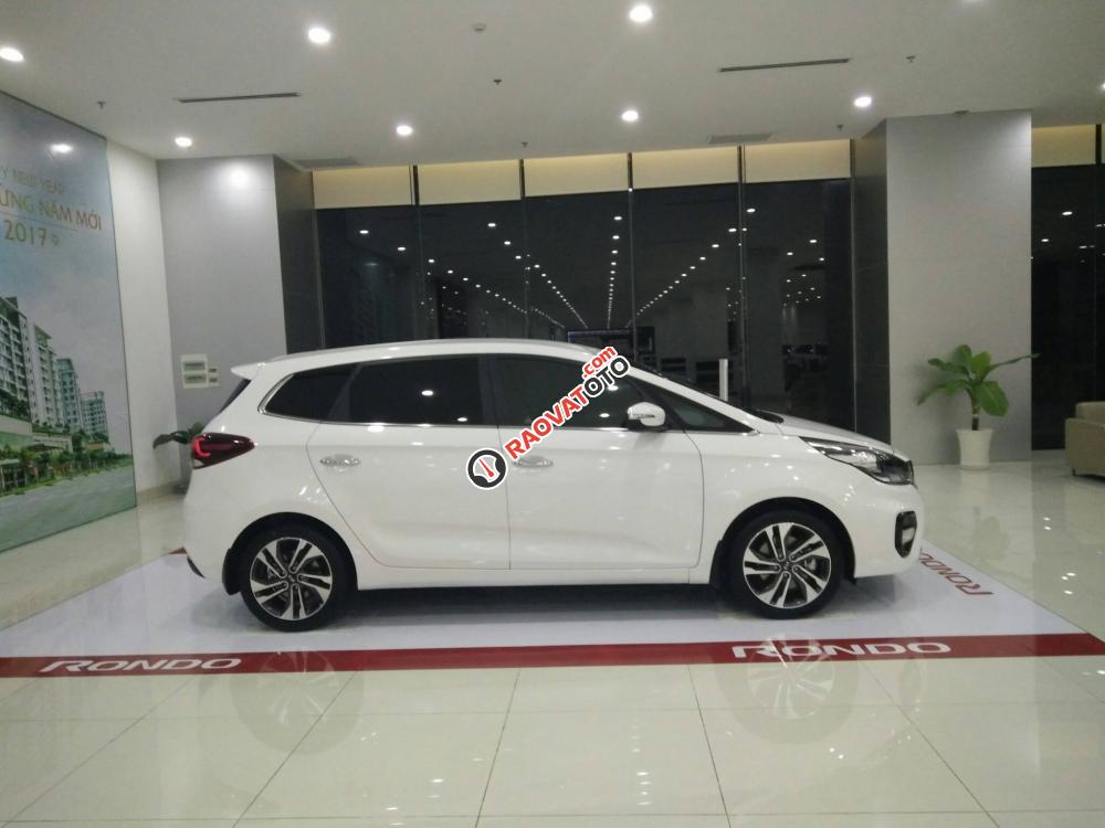 Siêu khuyến mãi cuối năm! Kia Rondo GAT 7 chỗ giá chỉ còn 679 triệu. Hotline: Tâm 0938.805.635-3