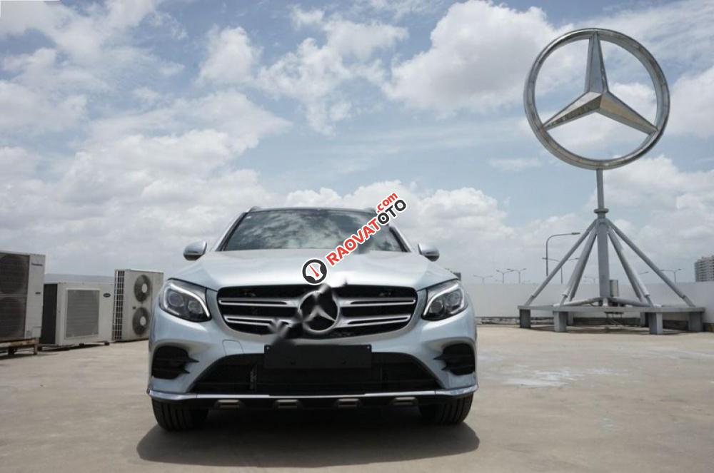 Cần bán xe Mercedes GLC 300 4Matic năm 2017, màu bạc-1