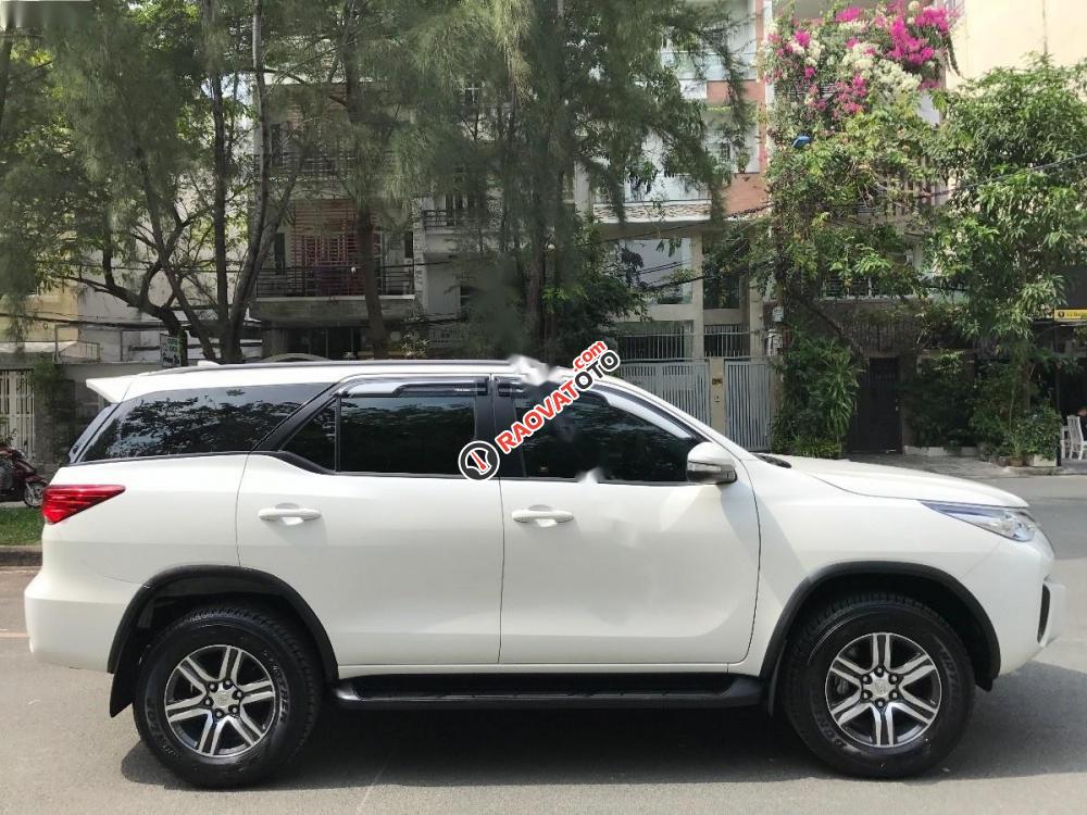 Bán ô tô Toyota Fortuner sản xuất 2017, màu trắng, nhập khẩu, xe gia đình-3