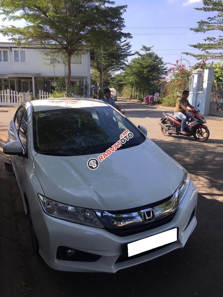 Nhà mình cần bán xe Honda City 2016, số tự động, màu trắng-0