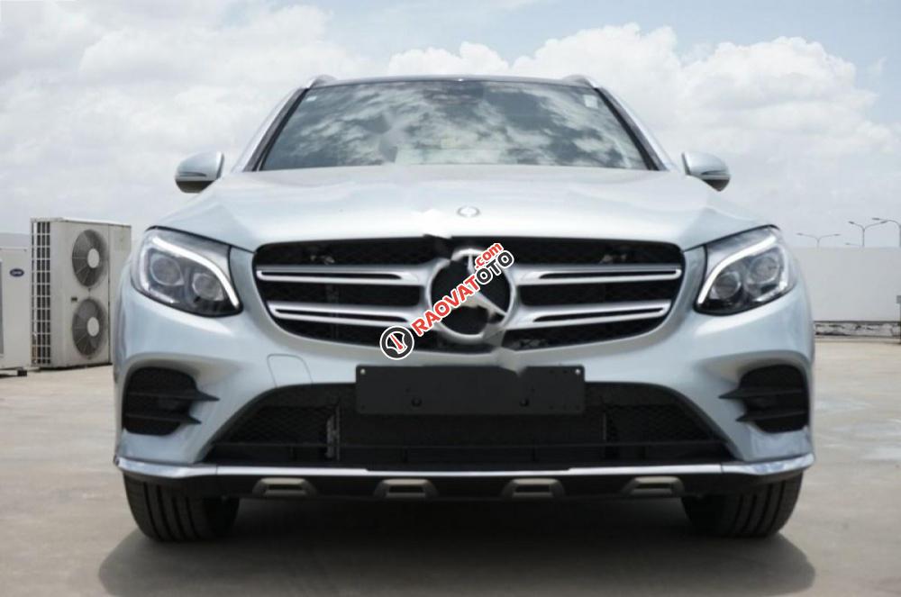 Cần bán xe Mercedes GLC 300 4Matic năm 2017, màu bạc-0