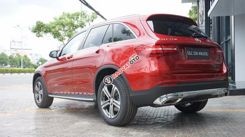 Bán Mercedes GLC 250 4Matic đời 2017, màu đỏ-6