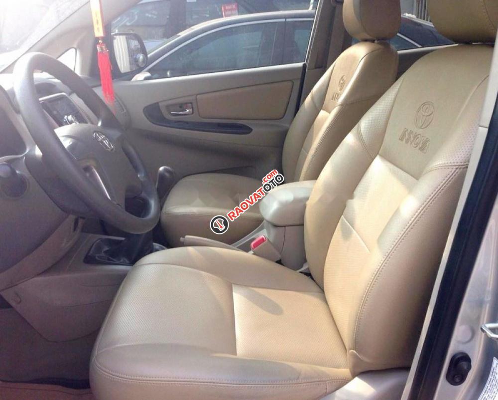 Bán Toyota Innova 2.0E đời 2016, màu bạc, số sàn-3