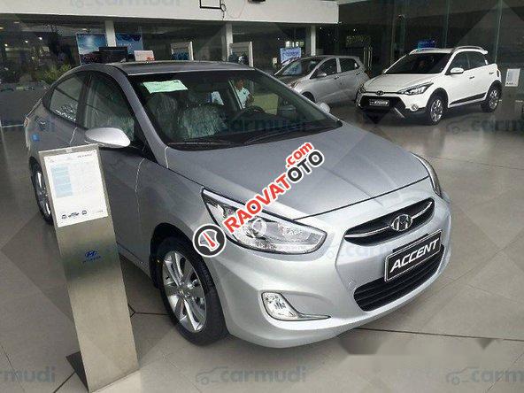 Bán ô tô Hyundai Accent 1.4AT đời 2017, màu bạc, giá 611tr-6