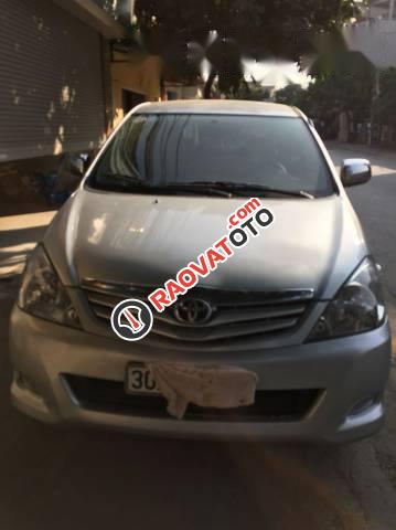 Bán Toyota Innova đời 2010, màu bạc, giá tốt-0