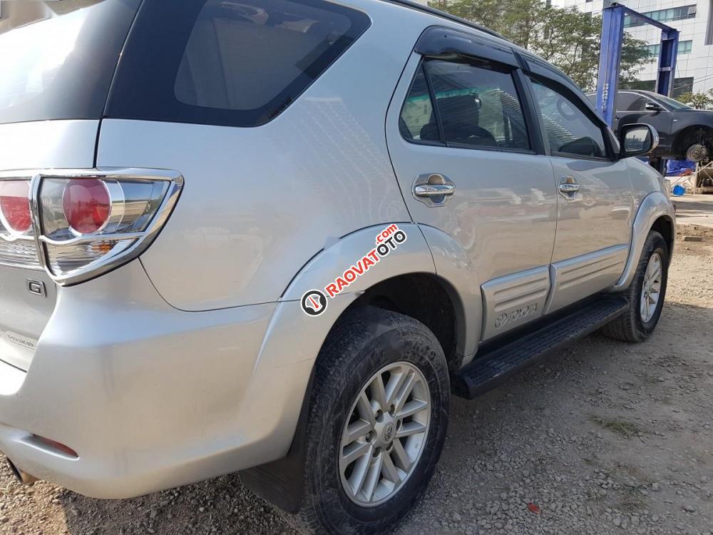 Cần bán xe Toyota Fortuner sản xuất 2012, màu bạc chính chủ-7