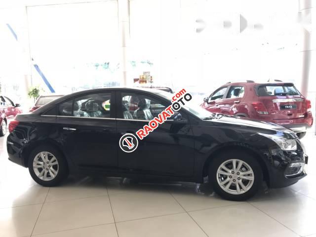 Cần bán xe Chevrolet Cruze đời 2017, màu đen, giá 589tr-3
