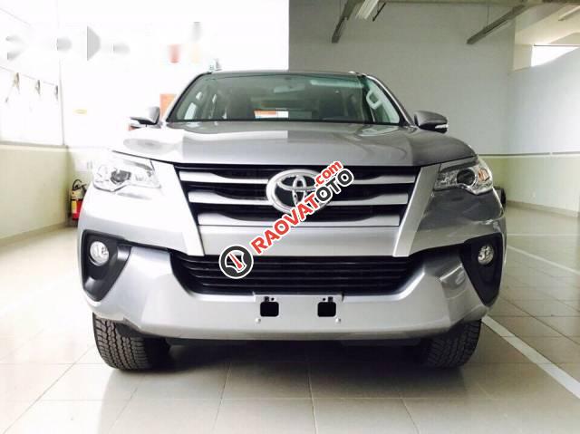 Bán xe Toyota Fortuner đời 2017, màu bạc -0