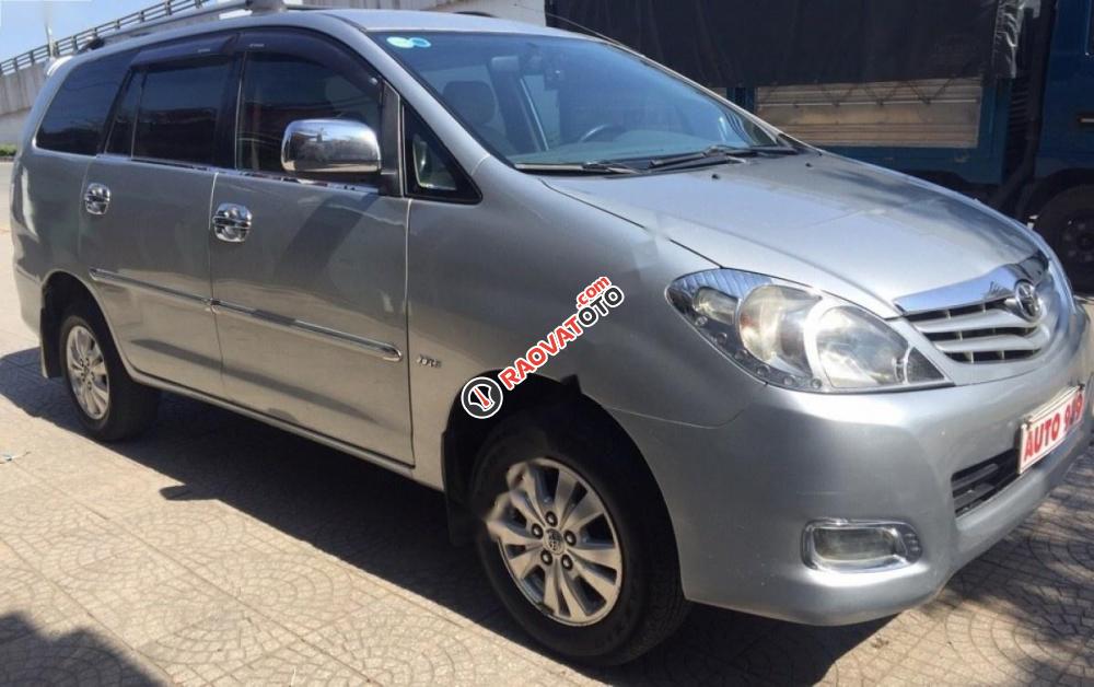 Bán xe Toyota Innova 2.0G đời 2011, màu bạc, giá tốt-0