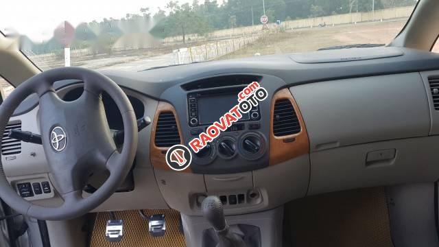 Cần bán lại xe Toyota Innova G đời 2010, màu bạc-4