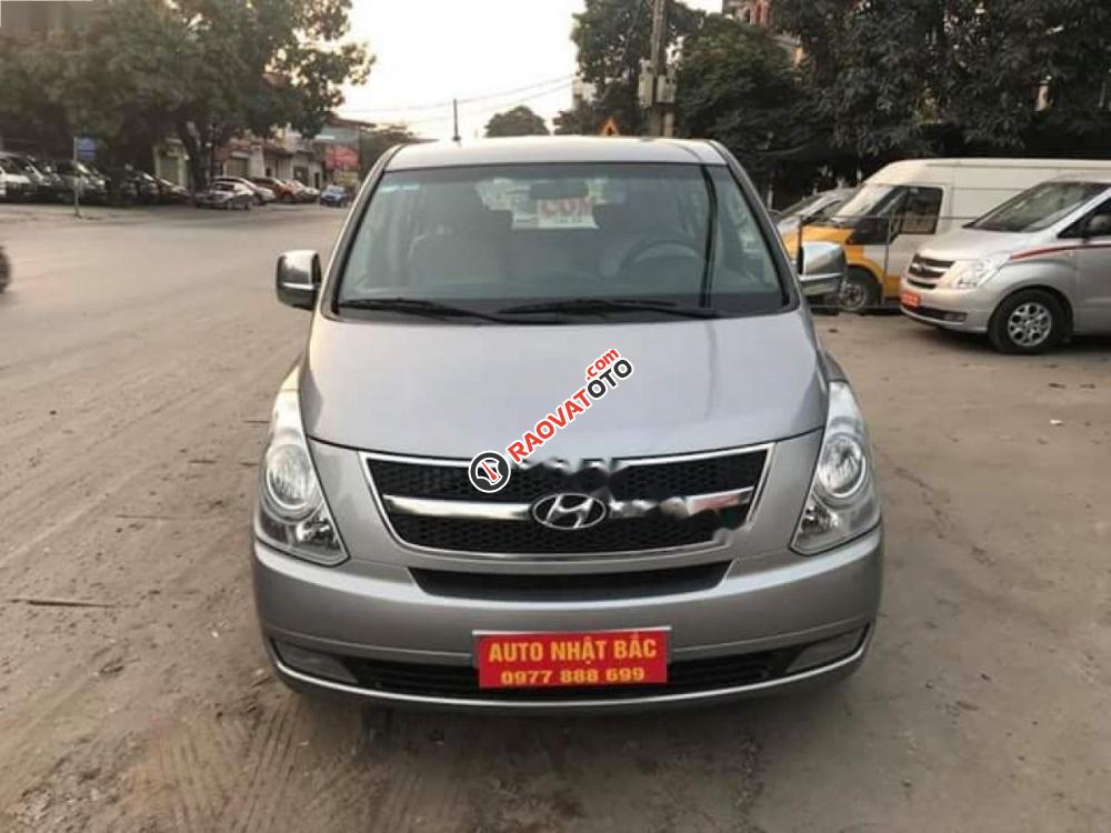 Bán ô tô Hyundai Starex sản xuất 2013, màu bạc, xe nhập số sàn, giá chỉ 750 triệu-0