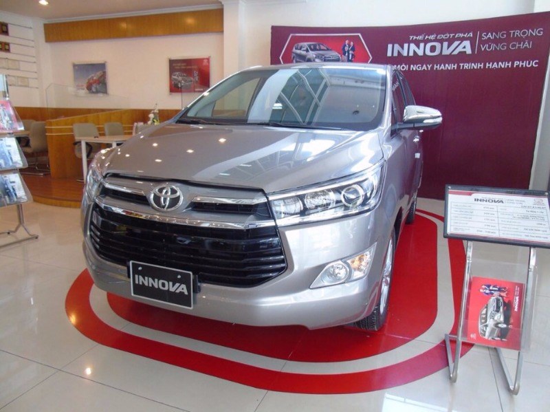 Cần bán xe Toyota Innova đời 2017, màu đỏ, nhập khẩu nguyên chiếc-8