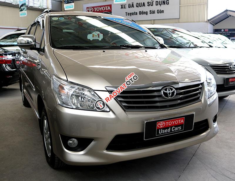 Bán xe Innova 2.0G số tự động sản xuất 2012 màu nâu vàng-0