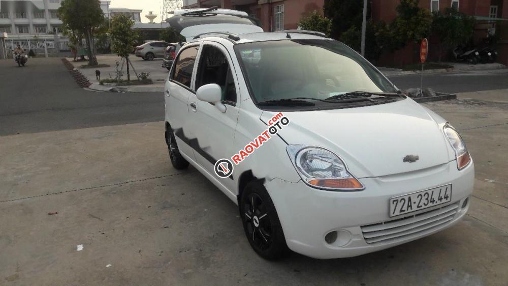 Cần bán xe Chevrolet Spark đời 2009, màu trắng số sàn giá cạnh tranh-0