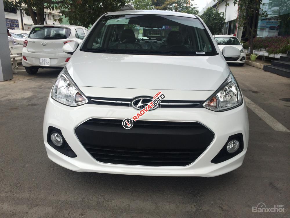 Bán xe Hyundai Grand i10 1.2MT Sedan nhập khẩu sản xuất 2017 màu trắng, giá tốt nhất thị trường - LH: 090.467.5566-1