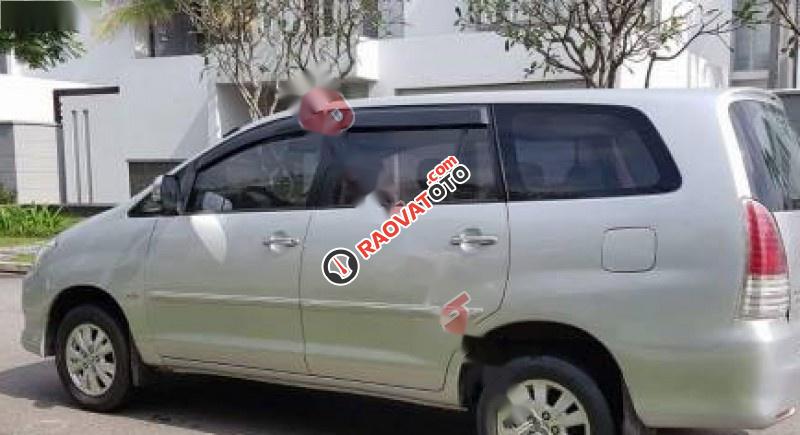 Cần bán gấp Toyota Innova G sản xuất 2011, màu bạc chính chủ, giá cạnh tranh-3