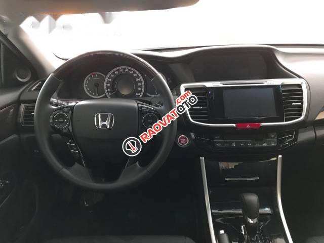 Bán xe Honda Accord đời 2017, màu đen-4