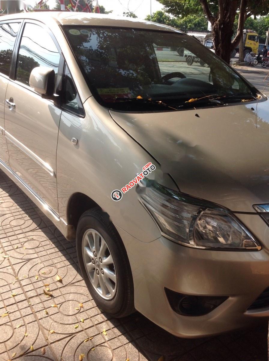 Cần bán xe Toyota Innova 2.0E đời 2012 còn mới, giá tốt-1